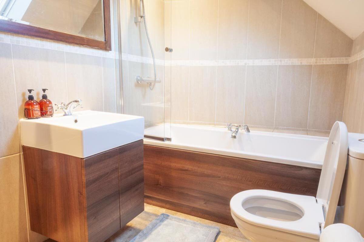 Lee House Farm Holiday Cottage With Possible Use Of Hot Tub Ninety Pounds A Session Waterfall Exterior foto