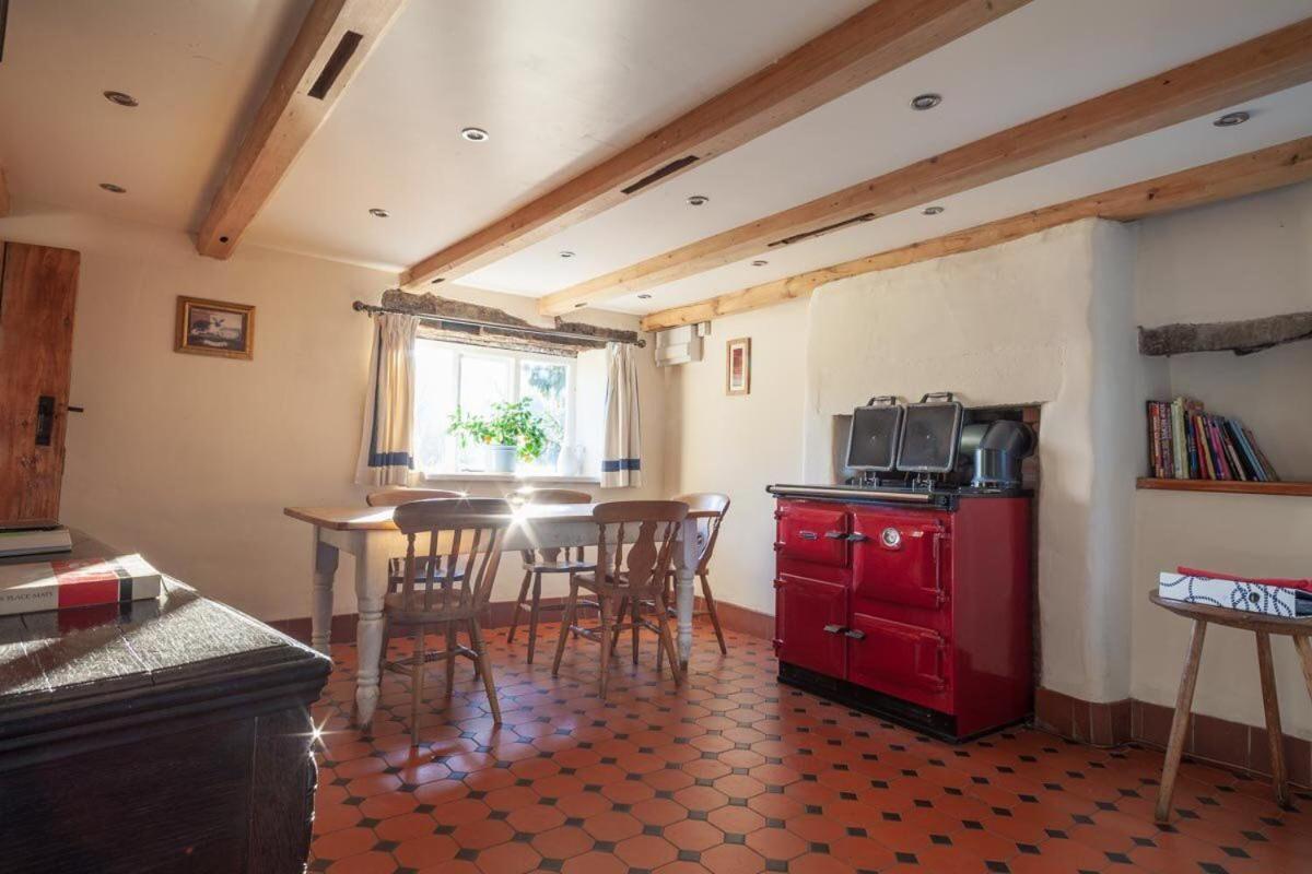 Lee House Farm Holiday Cottage With Possible Use Of Hot Tub Ninety Pounds A Session Waterfall Exterior foto